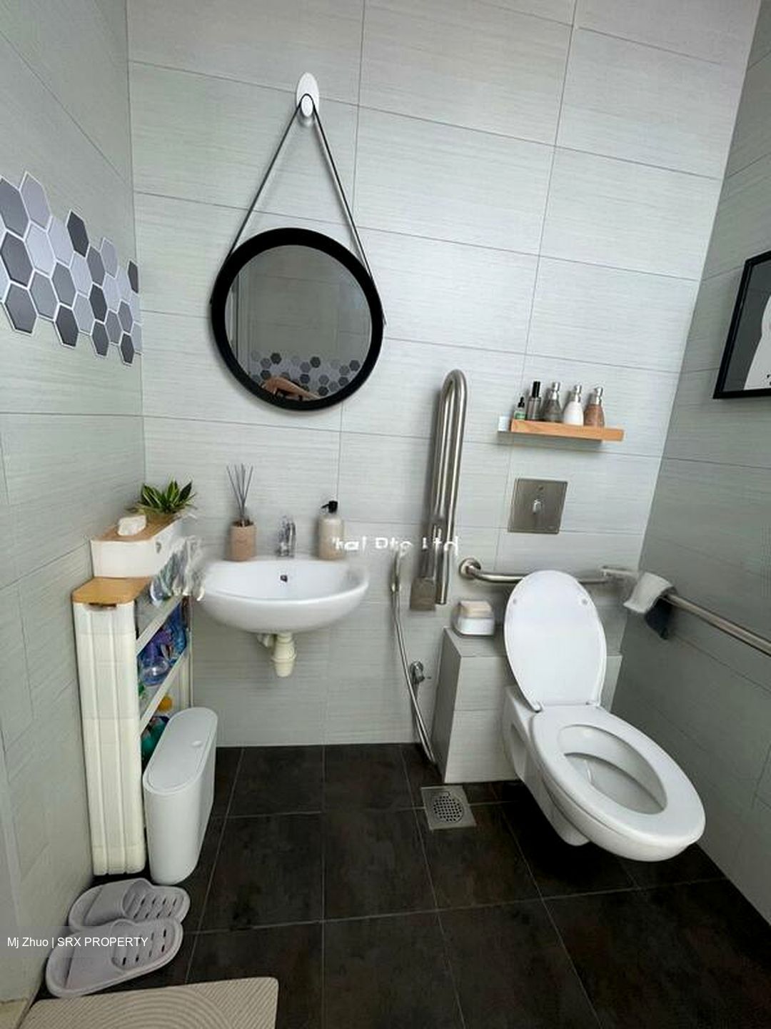 JK Centre (D15), Office #497446081